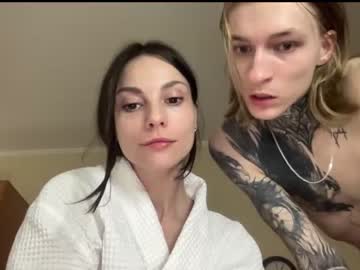 couple Cheap Sex Cams with showamnesia