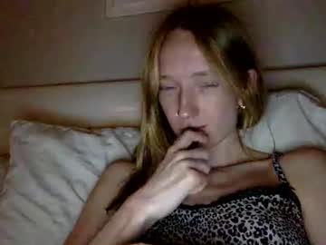 girl Cheap Sex Cams with littlee_redd